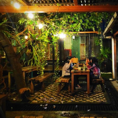 Waroeng Klangenan, Makan ala Angkringan dengan Kenyamanan Resto